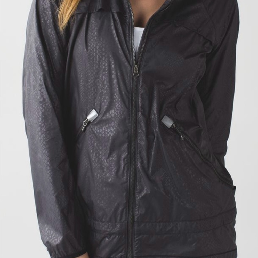 LULULEMON Black snake skin print windbreaker